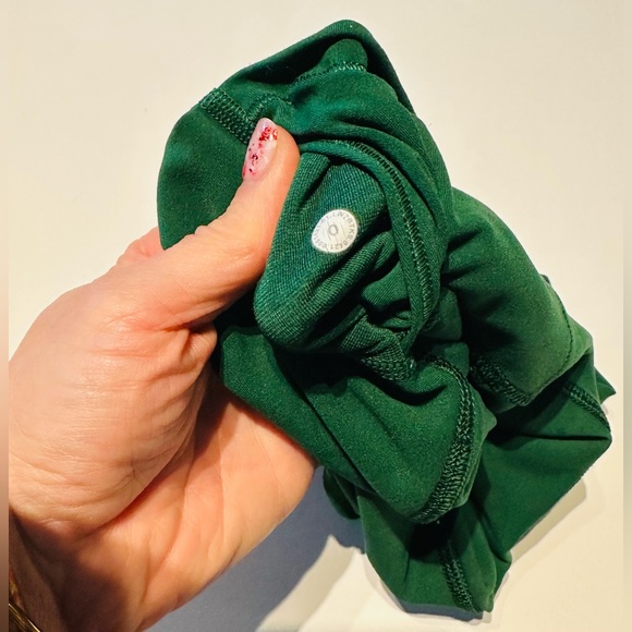 lululemon athletica Align High Rise Short 8” in Everglade Green Size: 0 - Picture 7 of 7